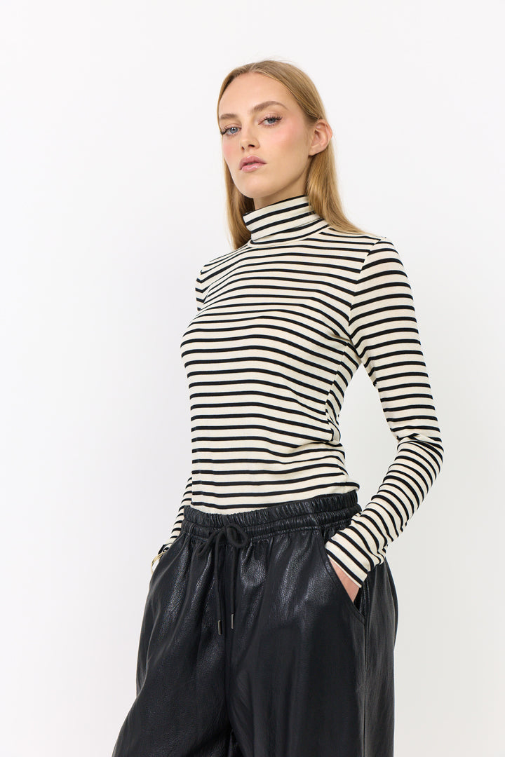 HUNKØN Halima Turtleneck Blouses Black Striped
