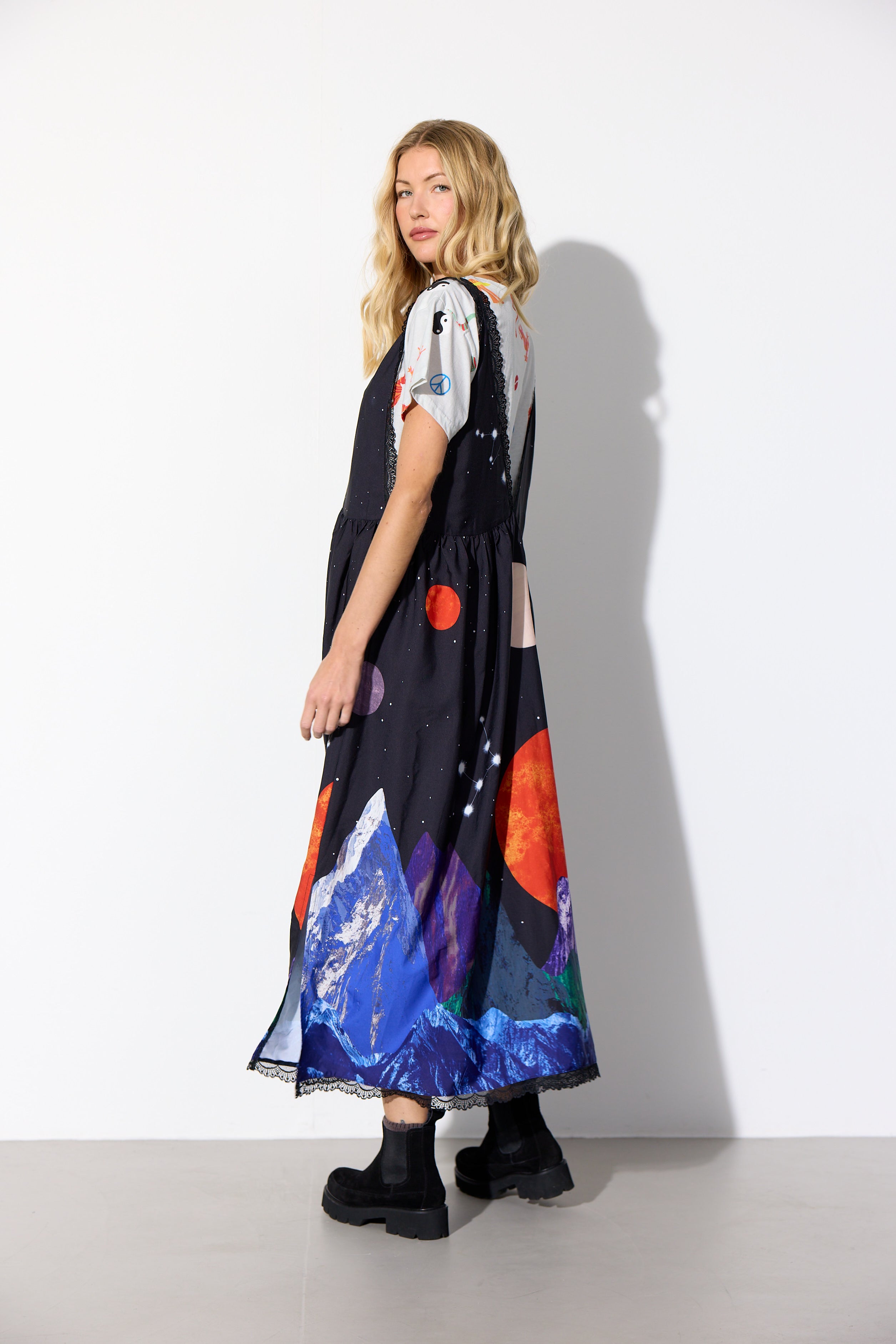 HUNKØN Nora Dress Dresses Outer Space Art Print