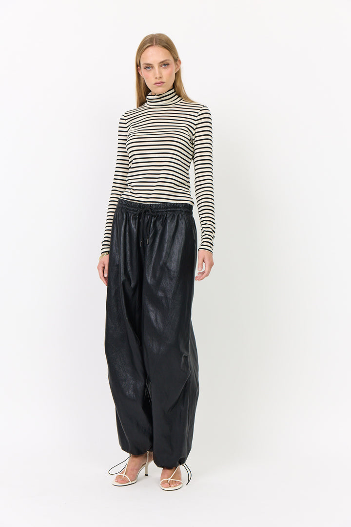 HUNKØN Halima Turtleneck Blouses Black Striped