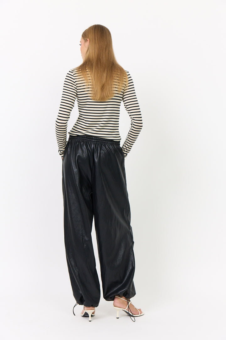 HUNKØN Halima Turtleneck Blouses Black Striped