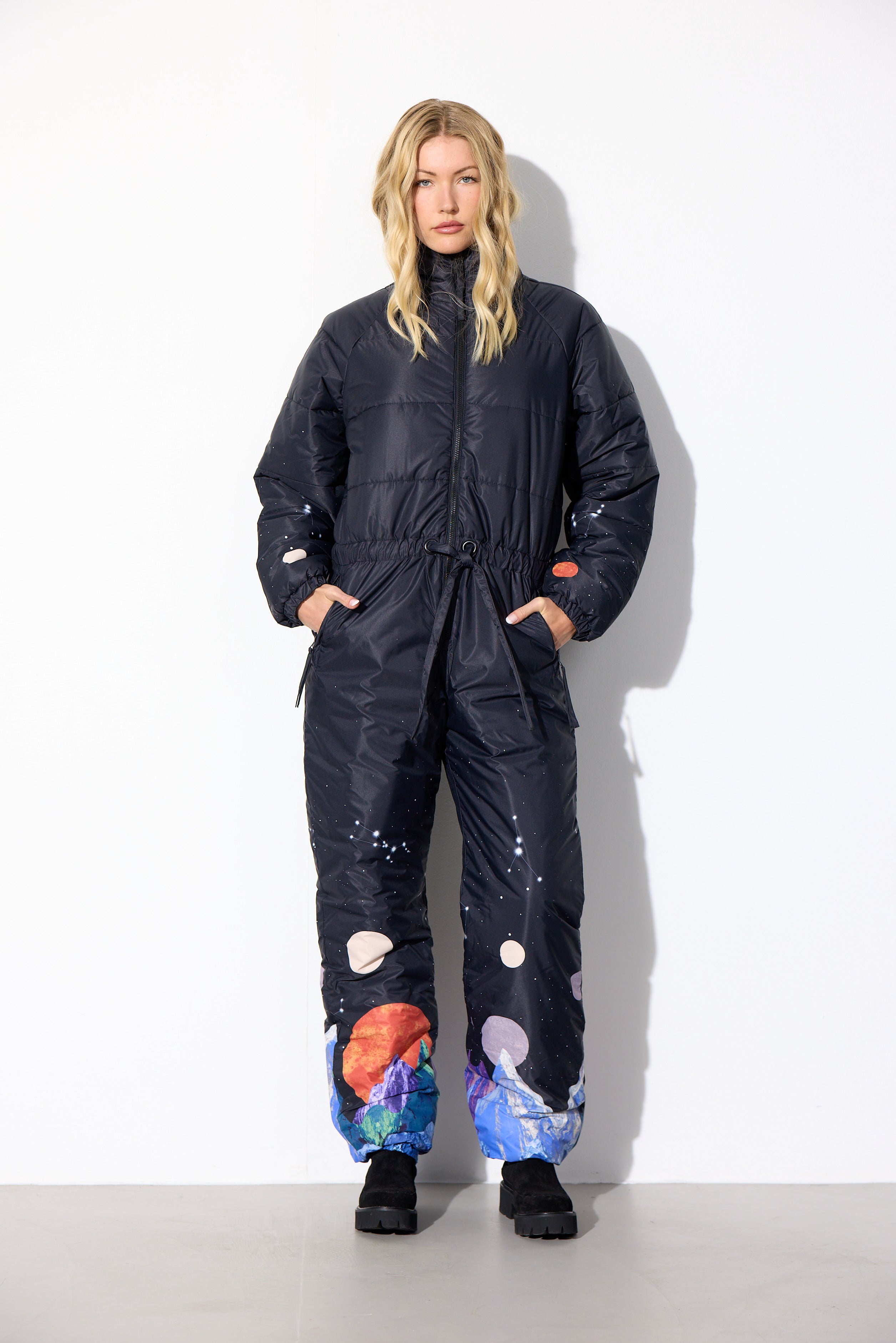 HUNKØN Justice Snowsuit Jumpsuits Outer Space Art Print