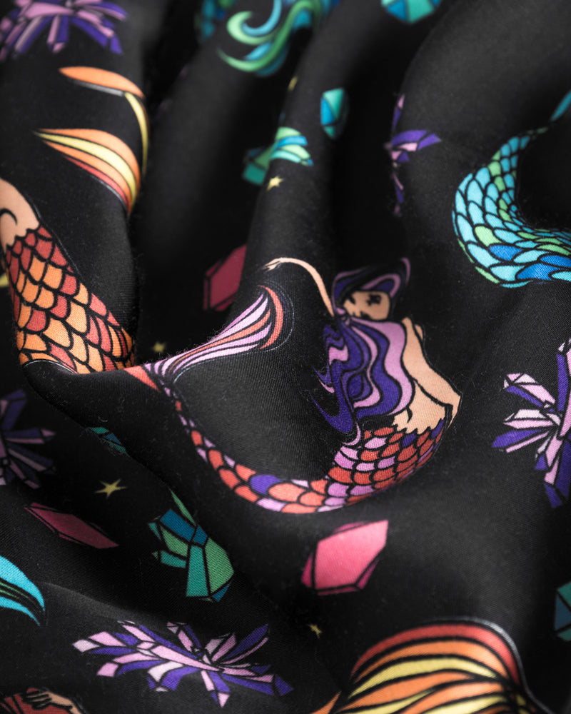 HUNKØN Selena Shirt Shirts Black Mermaid Art Print