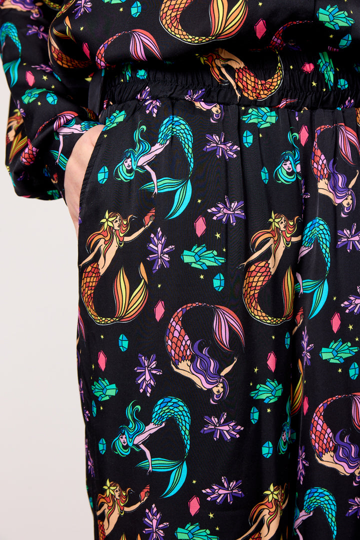 HUNKØN Selena Trousers Trousers Black Mermaid Art Print